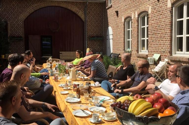 Lange tafel / samen eten